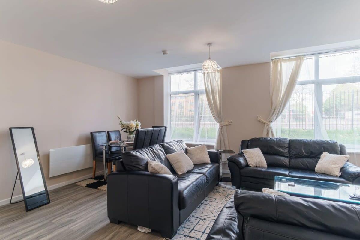 Bright 1 Bed Flat - Sleeps 3 *