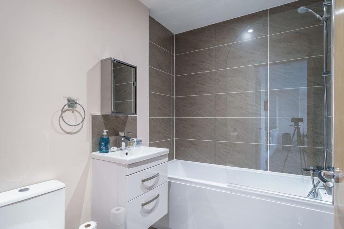 Bright 1 Bed Flat - Sleeps 3 Manchester